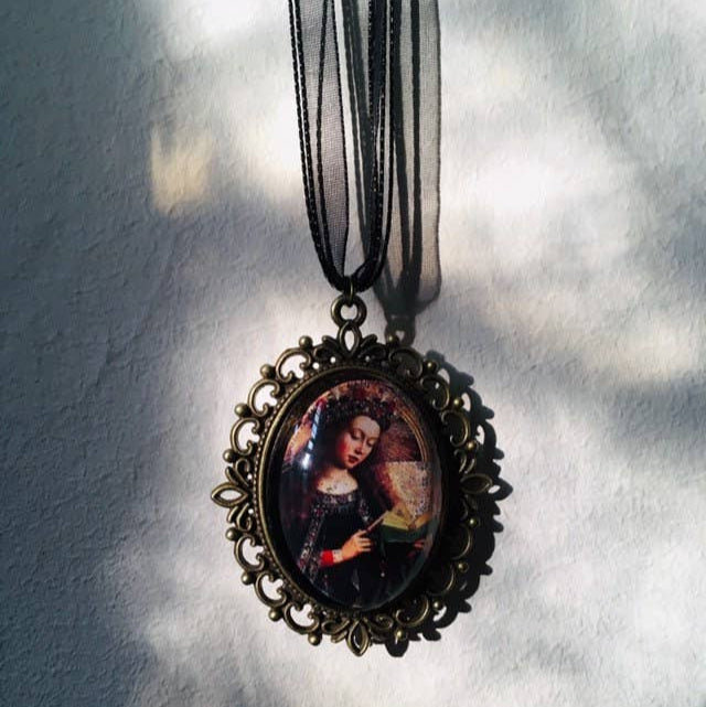 Jan van Eyck pendant - Virgin mary reading a book