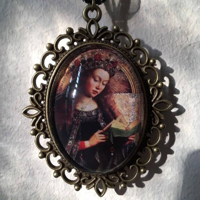 Jan van Eyck pendant - Virgin mary reading a book