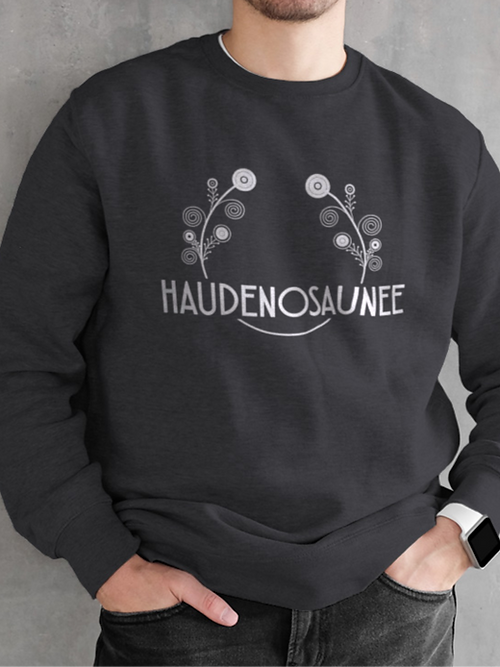 Sweat-shirt Haudenosaunee par Niio Perkins