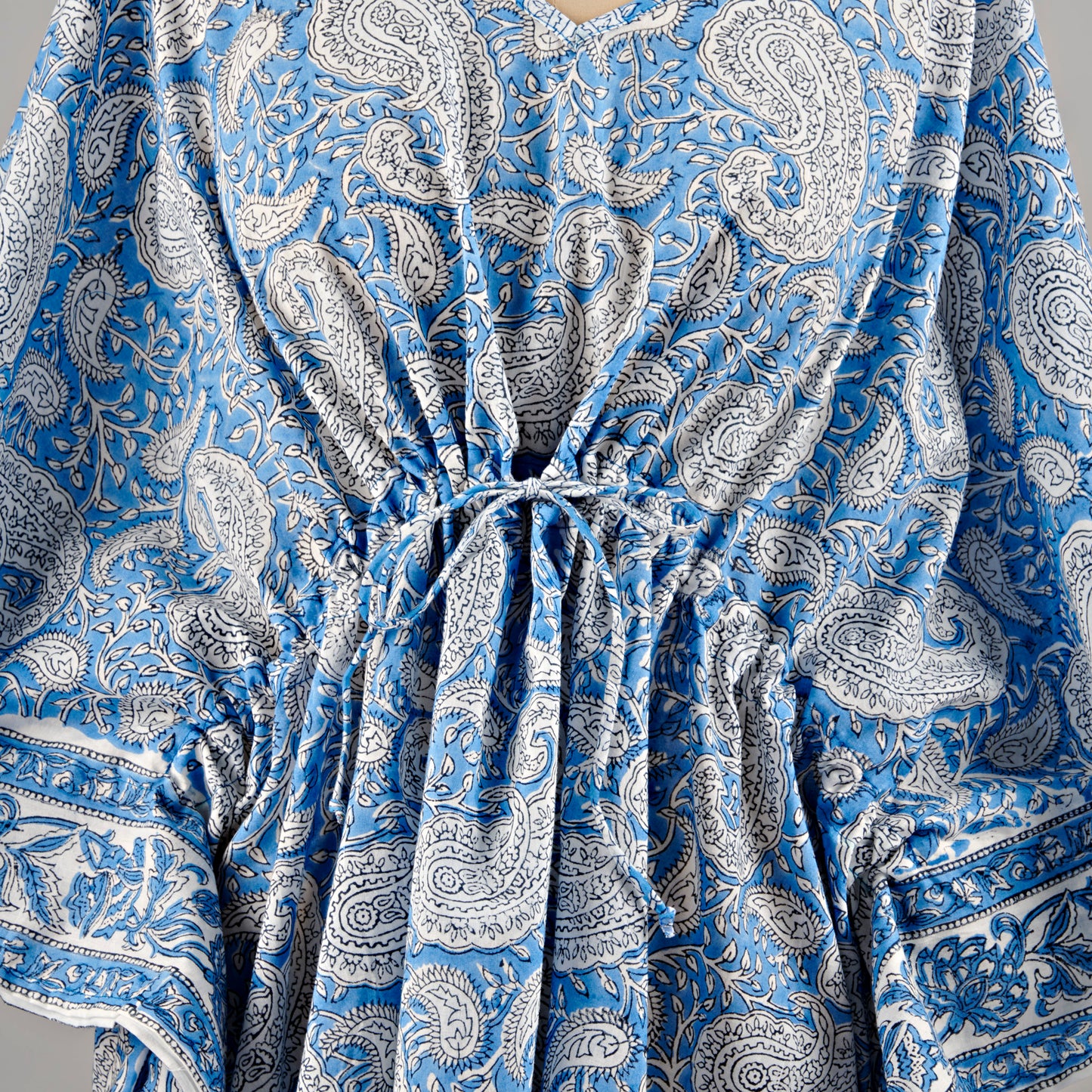 Caftan en coton-Paisley bleu et blanc