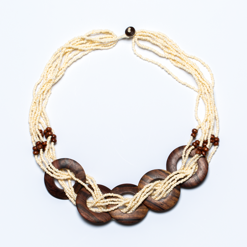 Collier multi-rangs avec anneaux en bois