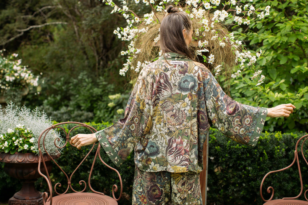 Love Grows Wild Pixie Duster Cropped Kimono w/ Bees
