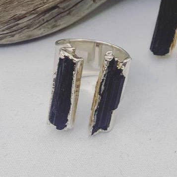 Dark Horse Split Ring