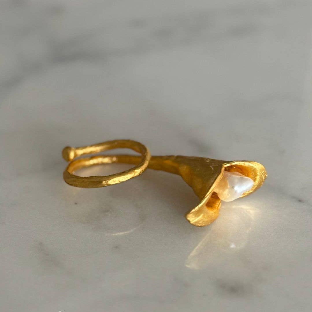 FLOWER CHILD Calla Lily Pearl Ring | Biwa Pearls | 24k GF