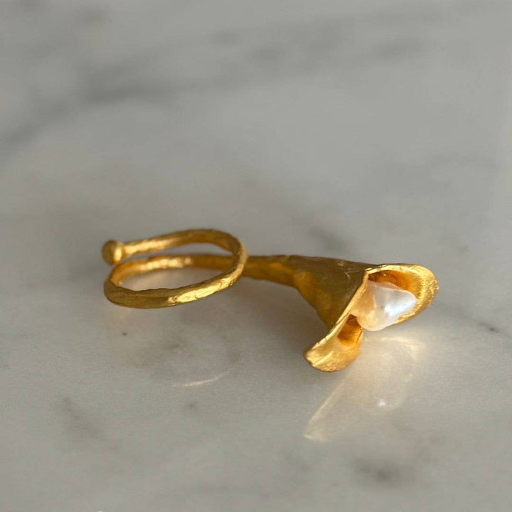 FLOWER CHILD Calla Lily Pearl Ring | Biwa Pearls | 24k GF