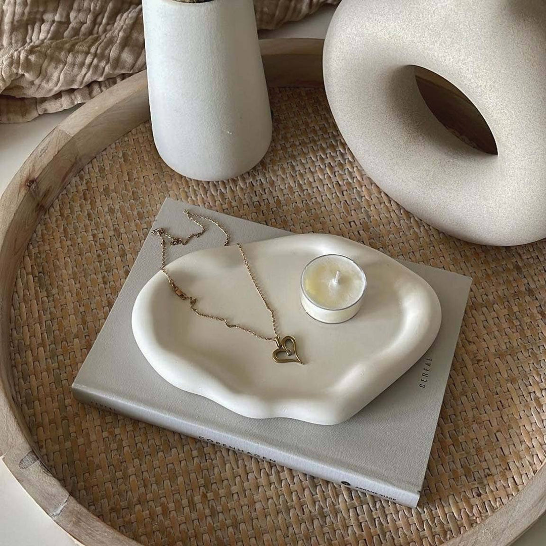 Irregular Oval Cloud Trinket Tray: Cream White