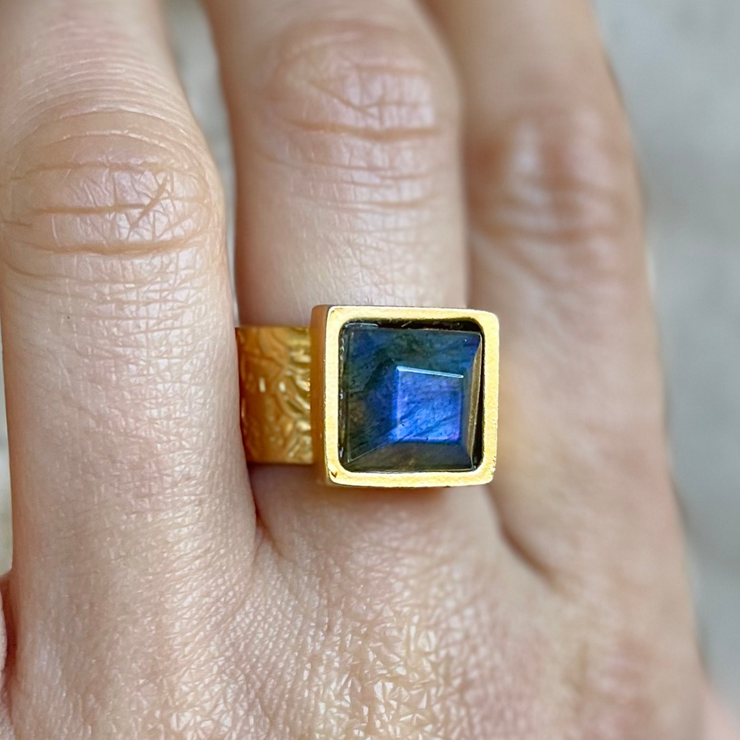 PRESENCE Labradorite 10mm Square Cut | 24k GF | Adjustable