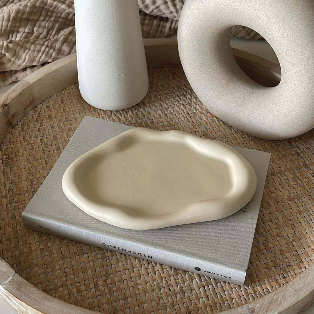 Irregular Oval Cloud Trinket Tray: Cream White