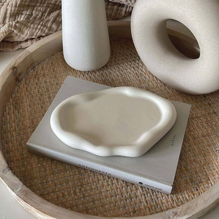 Irregular Oval Cloud Trinket Tray: Cream White