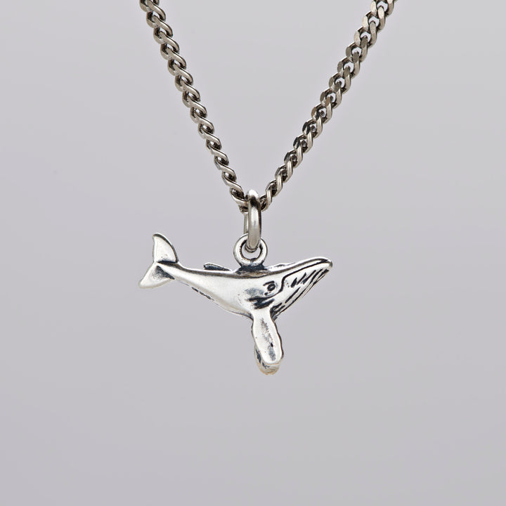 Collier en argent sterling avec petite baleine à bosse