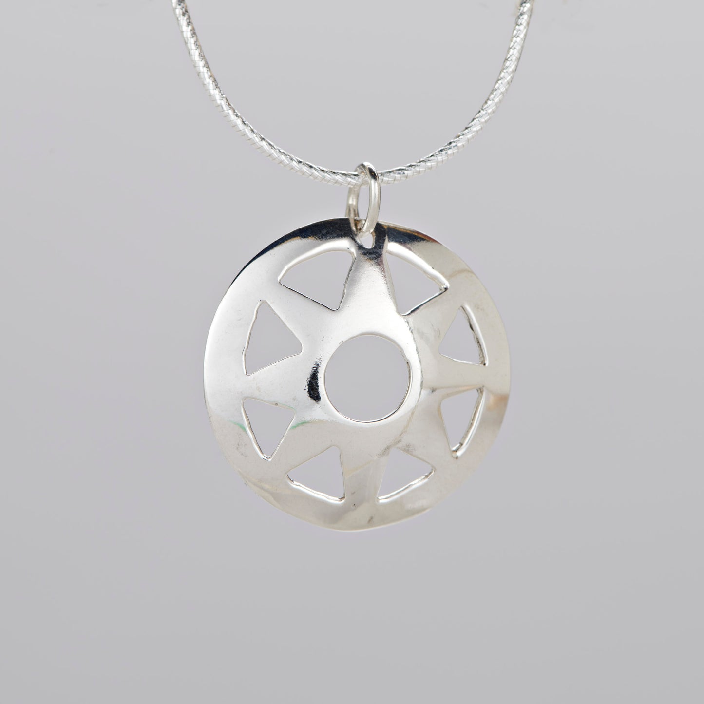 Pendentif traditionnel soleil en argent sterling