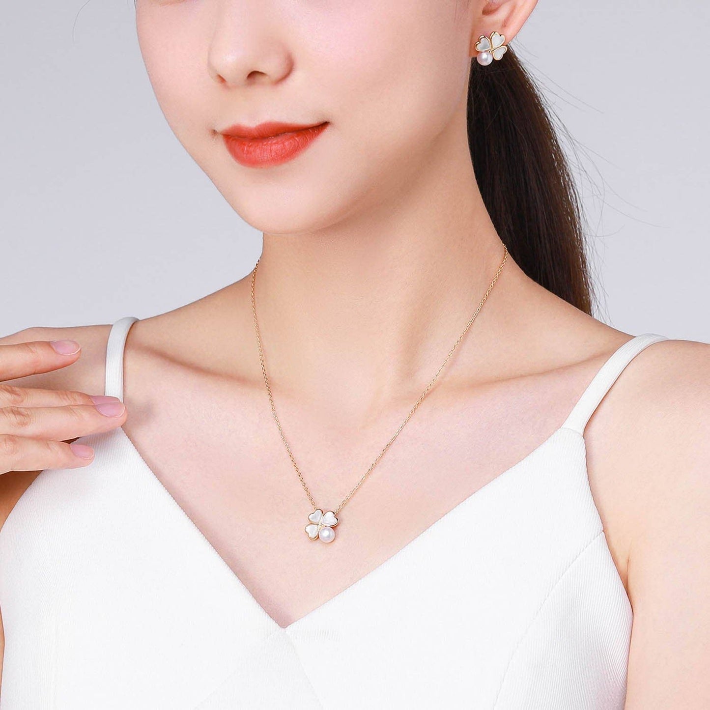 Four Leaf Clover Pearl Necklace